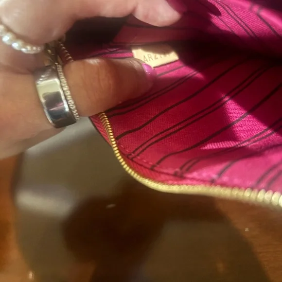 Louis Vuitton Pink and Monogram neverfull pouch - Picture 2 of 9